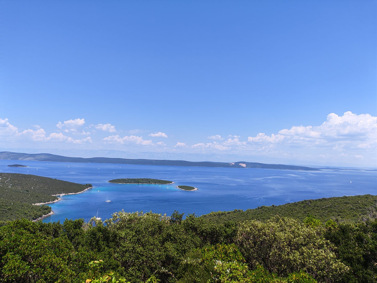 Blick über die Inselwelt des Zadar-Archipels