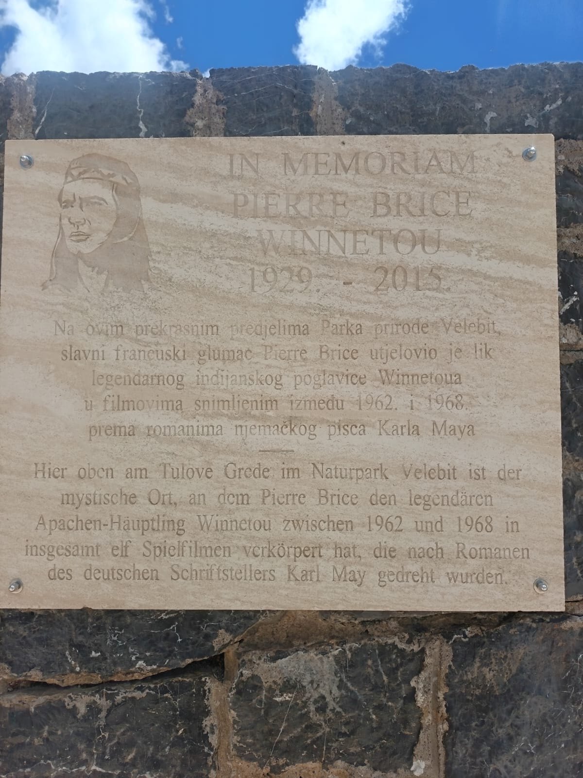 Gedenktafel für Pierre Brice (Winnetou) an den Tulove grede